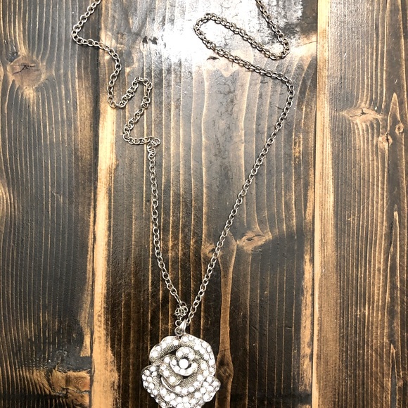 Women's Costume 20" Silver Rose Necklace - Picture 3 of 4